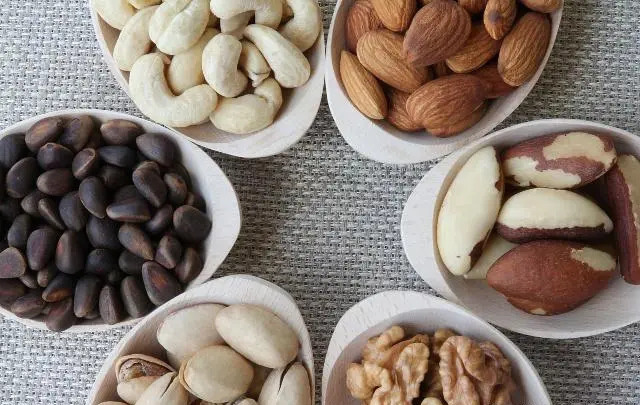 The counting machine adds energy to the balanced efficiency and quality of nuts